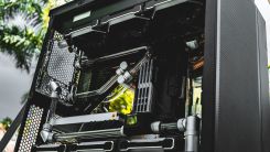 Computer Case with Liquid Cooling Device